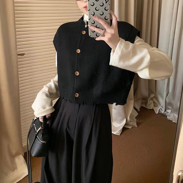 Cardigan court pour femmes avec ourlet fendu et détails de boutons en bois Chic & Stil