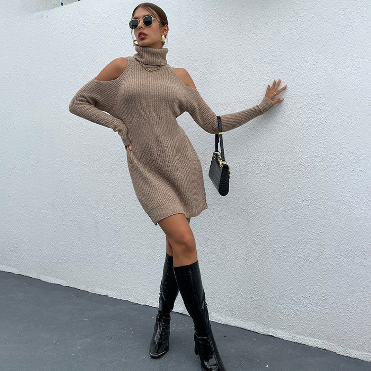 Robe en tricot pour dames avec un design d'épaule ouverte et un col montant Chic und Stil