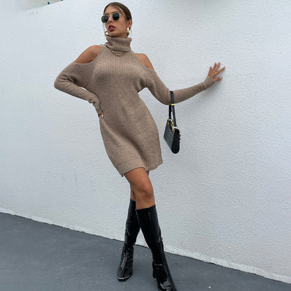 Robe en tricot pour dames avec un design d'épaule ouverte et un col montant Chic und Stil