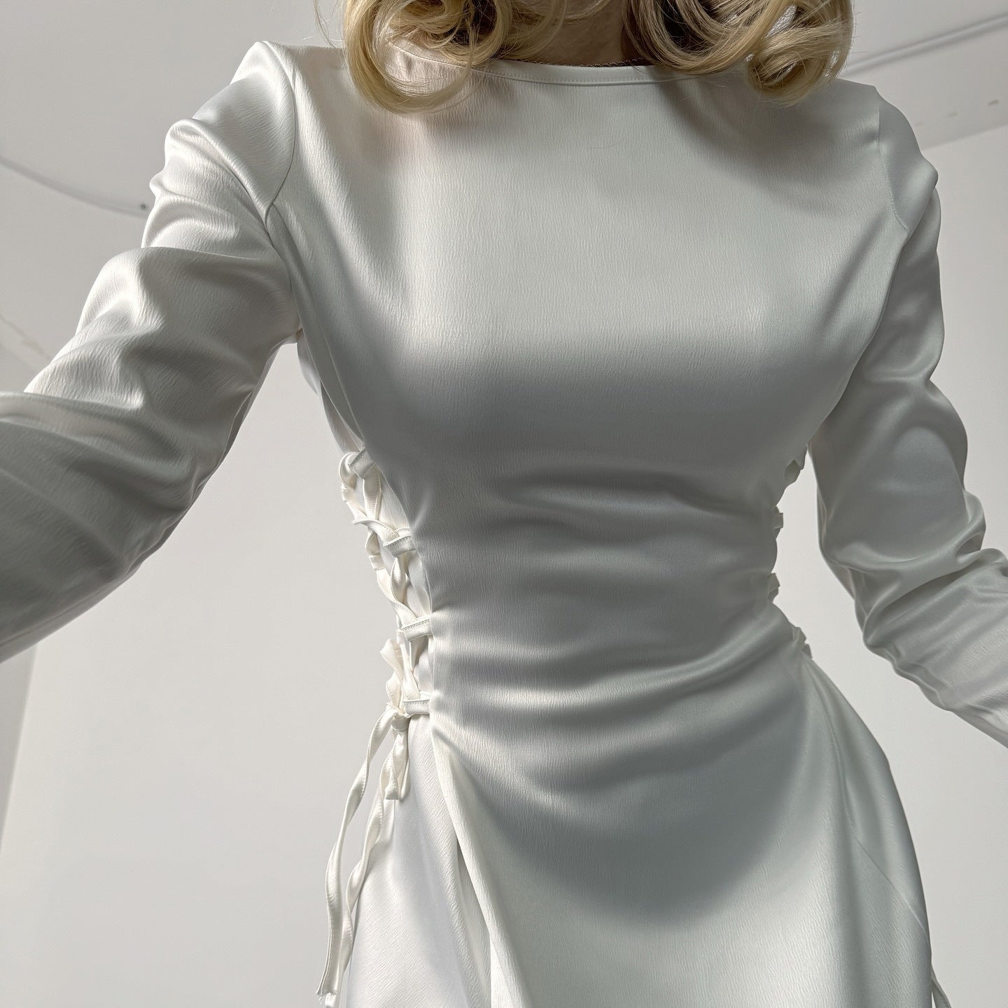 Robes Maxi en Satin à Manches Longues pour Femmes avec Fente Élégante et Drapé Raffiné Chic und Stil