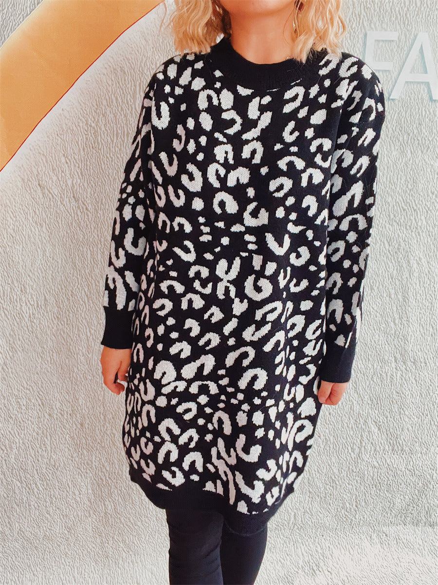 Robe en grosse maille pour dames avec un motif léopard moderne Chic und Stil