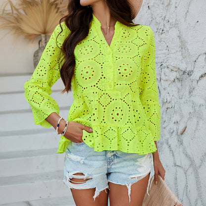 Women's Lace Blouse with Ruffle Trim and Button Placket Chic und Stil