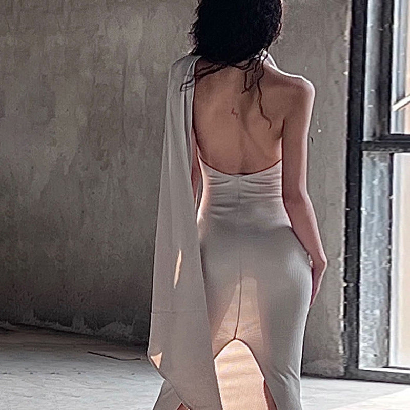 Robe maxi élégante à une épaule pour femmes avec ourlet fendu et design fluide Chic und Stil