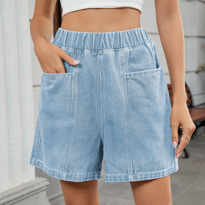 Comfortable denim shorts for women with elastic waist and side pockets Chic und Stil