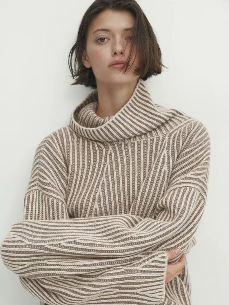 Pull en tricot confortable pour femmes avec col montant et rayures modernes Chic und Stil