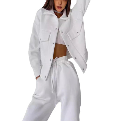 Casual set for women in sweatshirt and jogger pants Chic und Stil