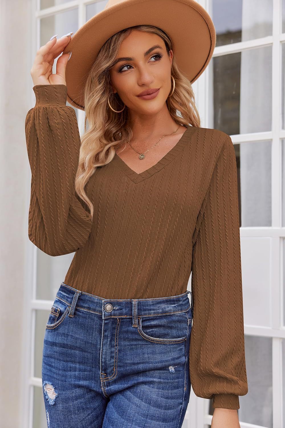 Femme pull en tricot avec une fine structure côtelée et un décolleté en V décontracté Chic und Stil