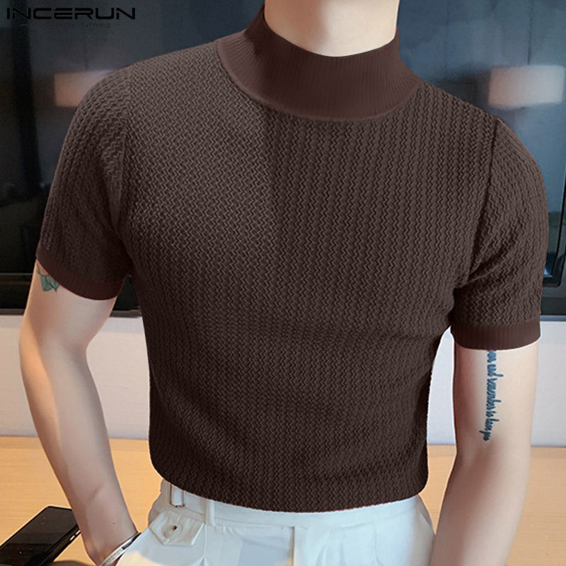 T-shirt pour hommes à manches courtes avec un design structuré moderne et col montant Chic und Stil