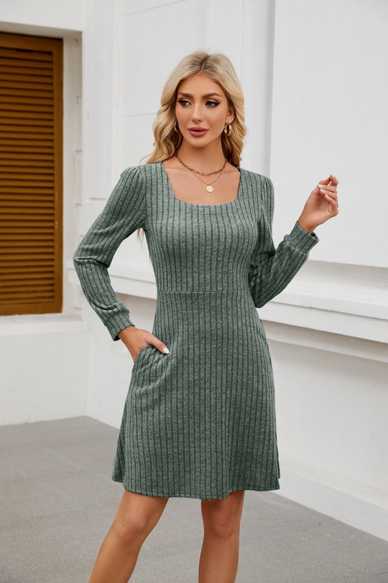 Robe en tricot pour femmes avec décolleté carré et poches Chic und Stil