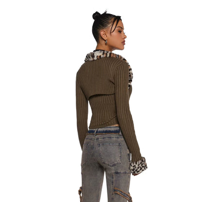 Robe en tricot pour femmes avec décolleté en V plongeant et décoration de boutons raffinée Chic und Stil