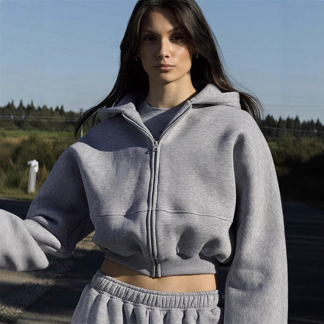 Comfortable women's pajama set with short hoodie and loose pants Chic und Stil