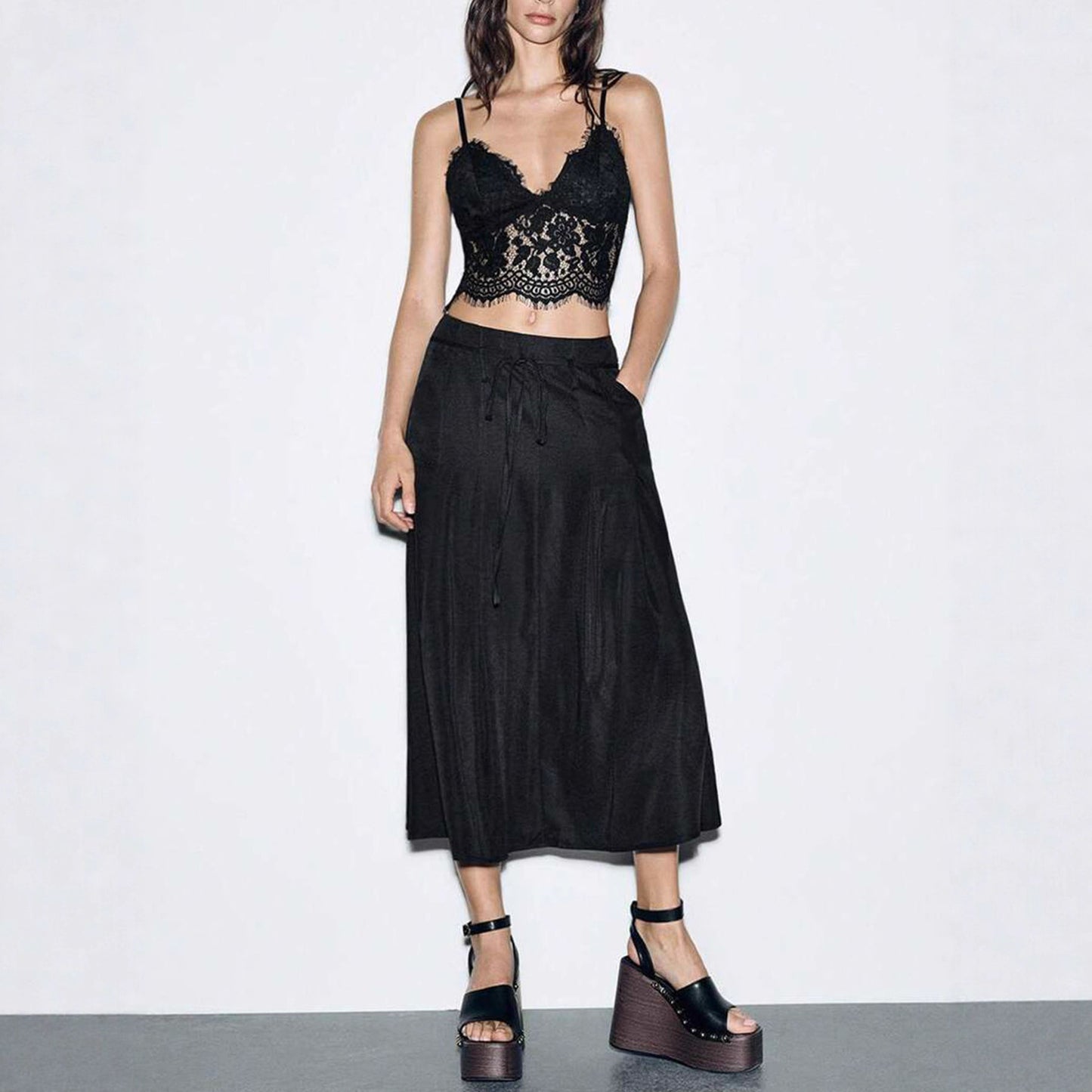 Loose jersey pants for women with a tie belt and practical pockets Chic and Style