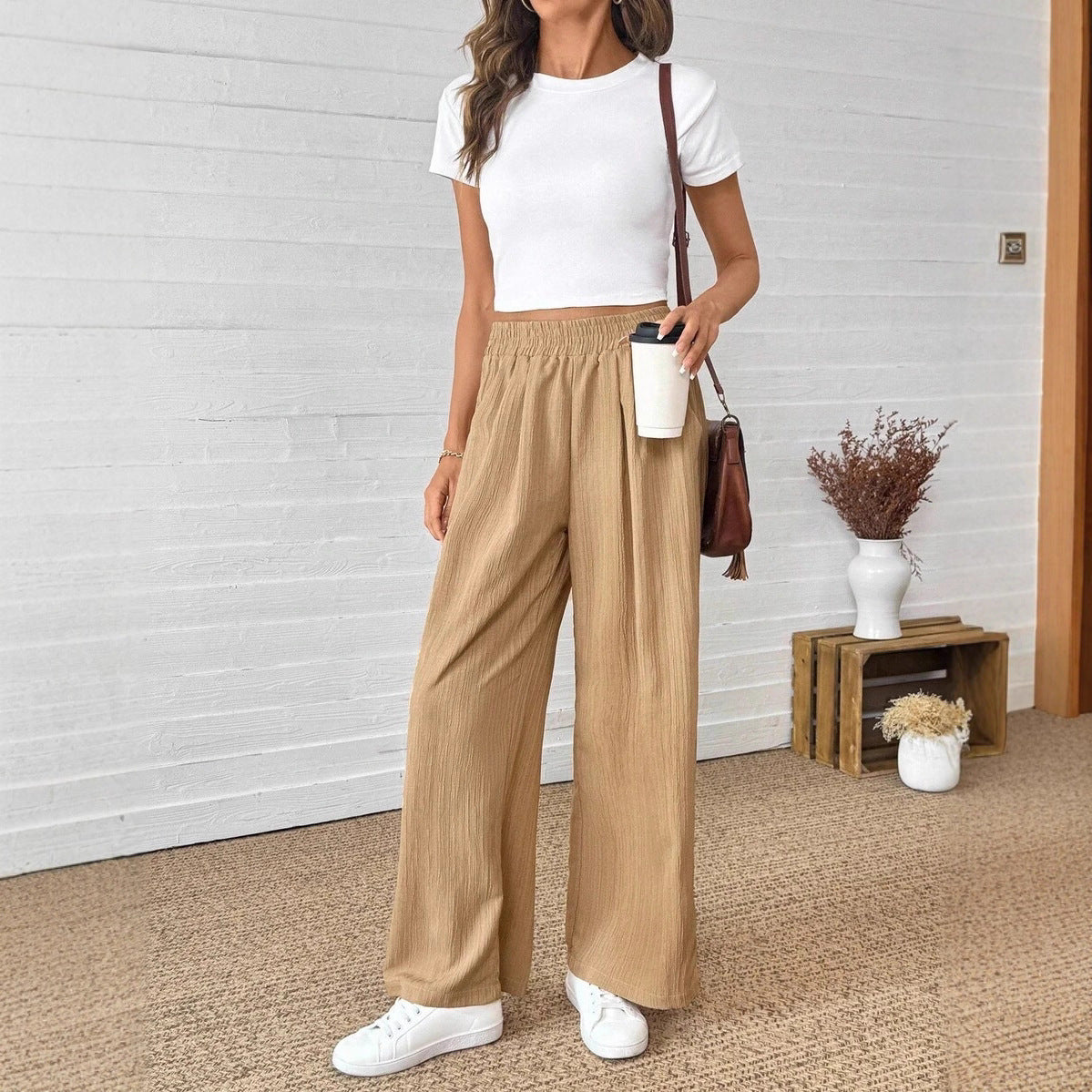 Wide pleated pants for women with elastic waistband and side pockets Chic and Style
