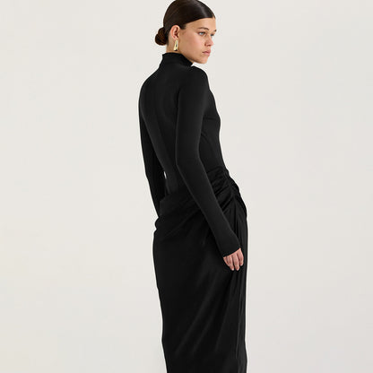 Robe maxi élégante à manches longues pour femmes avec une coupe ajustée et un détail de drapage raffiné Chic und Stil
