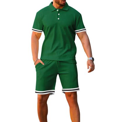 Ensemble polo et shorts sportif pour hommes avec bandes contrastées Chic und Stil