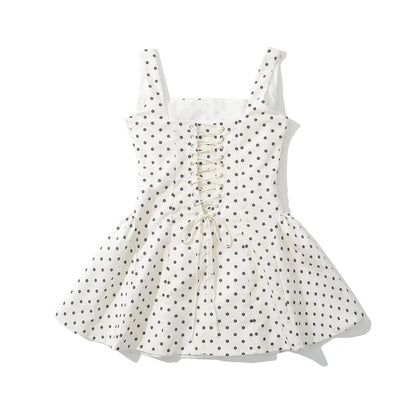Robe courte pour femmes avec un motif à pois ludique et une coupe élégante Chic und Stil