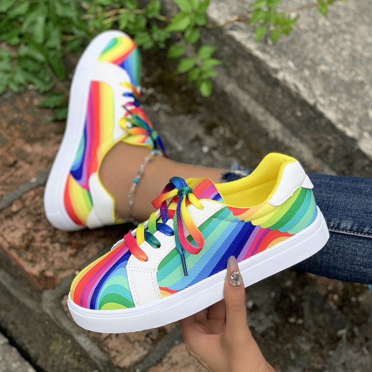 Baskets colorées pour femmes avec des lacets décoratifs et une semelle intérieure respirante Chic und Stil