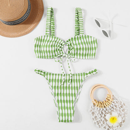 Bikini femme avec design noué raffiné et motif rayé à la mode Chic und Stil