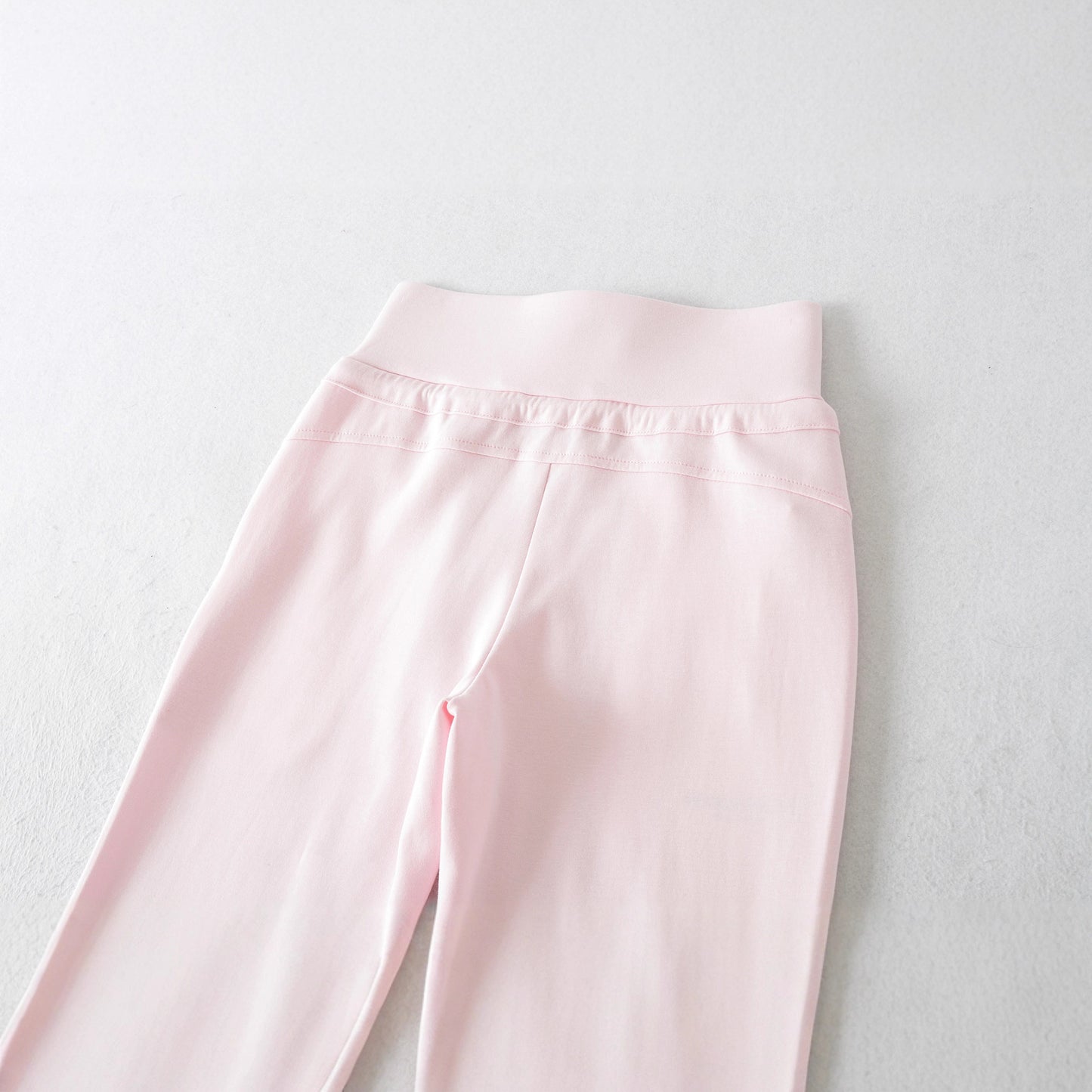 Women’s flared lounge pants with a high waist and practical side pockets Chic and Style