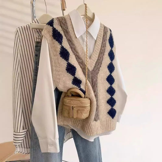 Pull en tricot pour femmes avec décolleté en V et motif géométrique Chic und Stil
