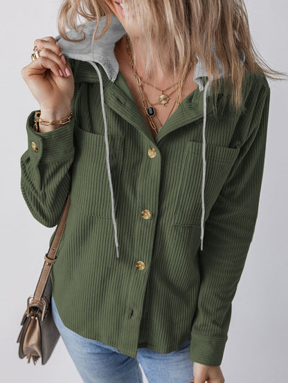 Blouse à capuche pour femmes avec tissu texturé et détails de bouton pratiques Chic und Stil