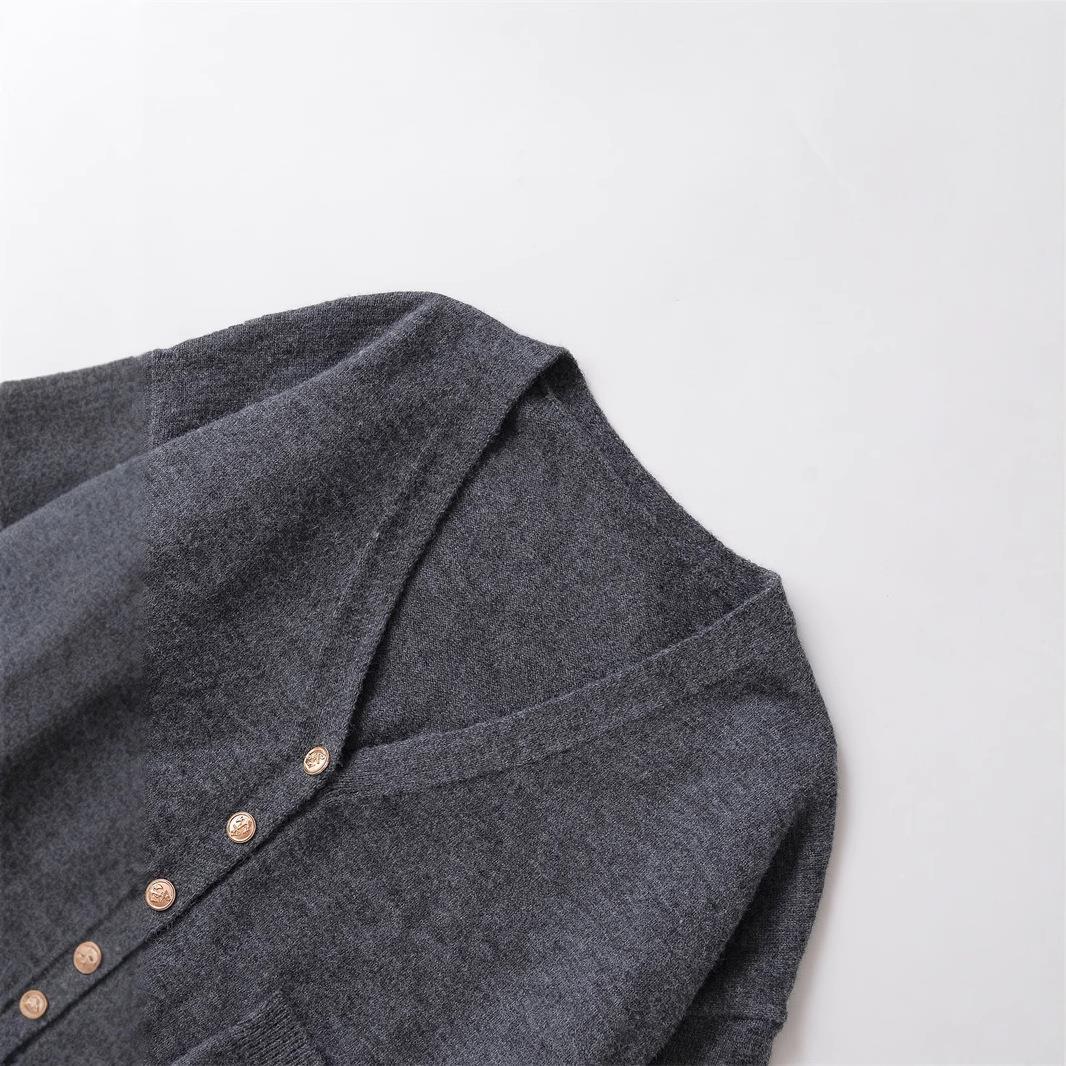 Dames Gilet court en tricot avec décolleté en V et détails de boutons Chic und Stil