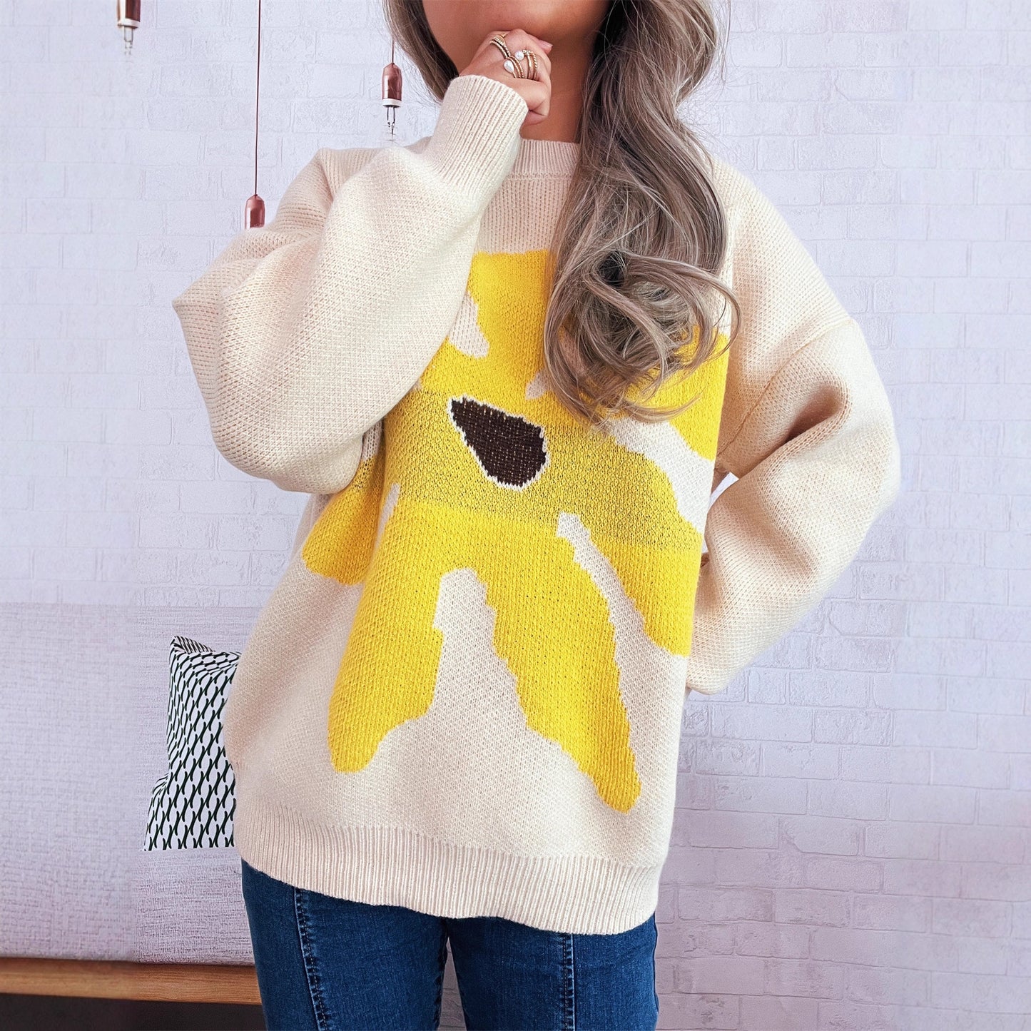 Femmes pull en tricot ludique avec application florale Chic und Stil