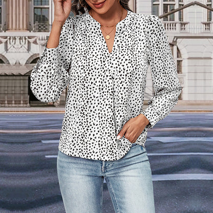 Blouse pour femmes avec un imprimé léopard original et un décolleté en V moderne Chic und Stil