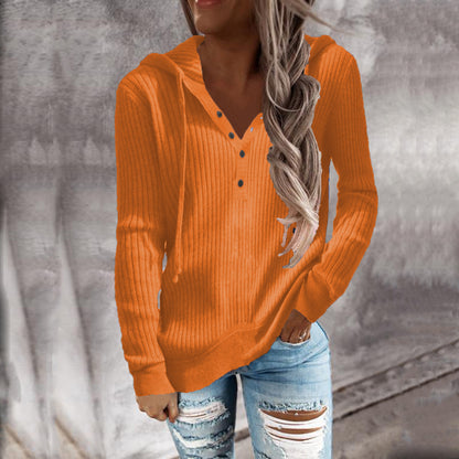 Sweat à capuche pour femmes au design ribbed à la mode avec patte de boutons Chic und Stil