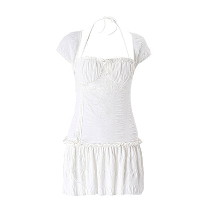 Robe mini à manches courtes pour femmes avec détails volantés et coupe cintrée Chic und Stil