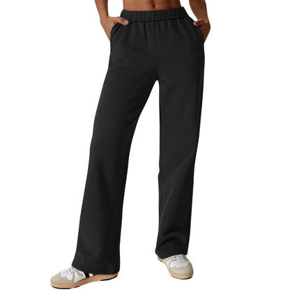 Casual training pants for women with elastic waistband and practical side pockets Chic and Style