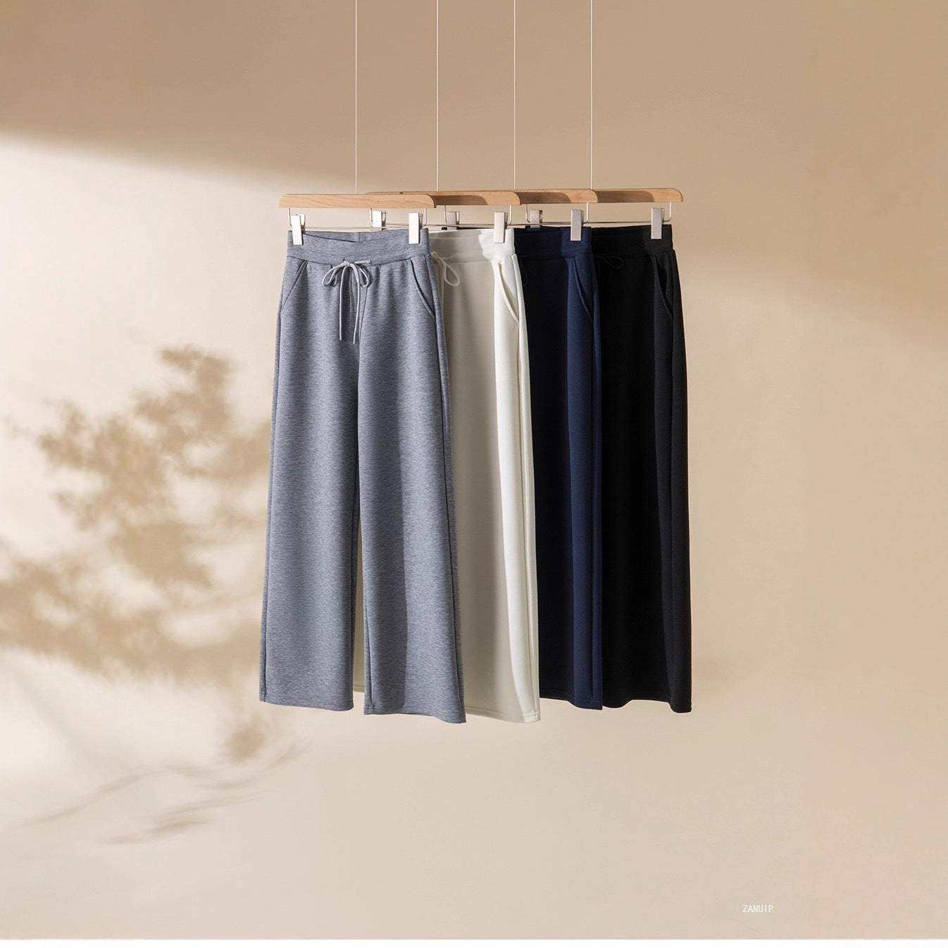 Pantalon de sport ample pour femmes avec taille élastique et cordon de serrage réglable Chic & Stil