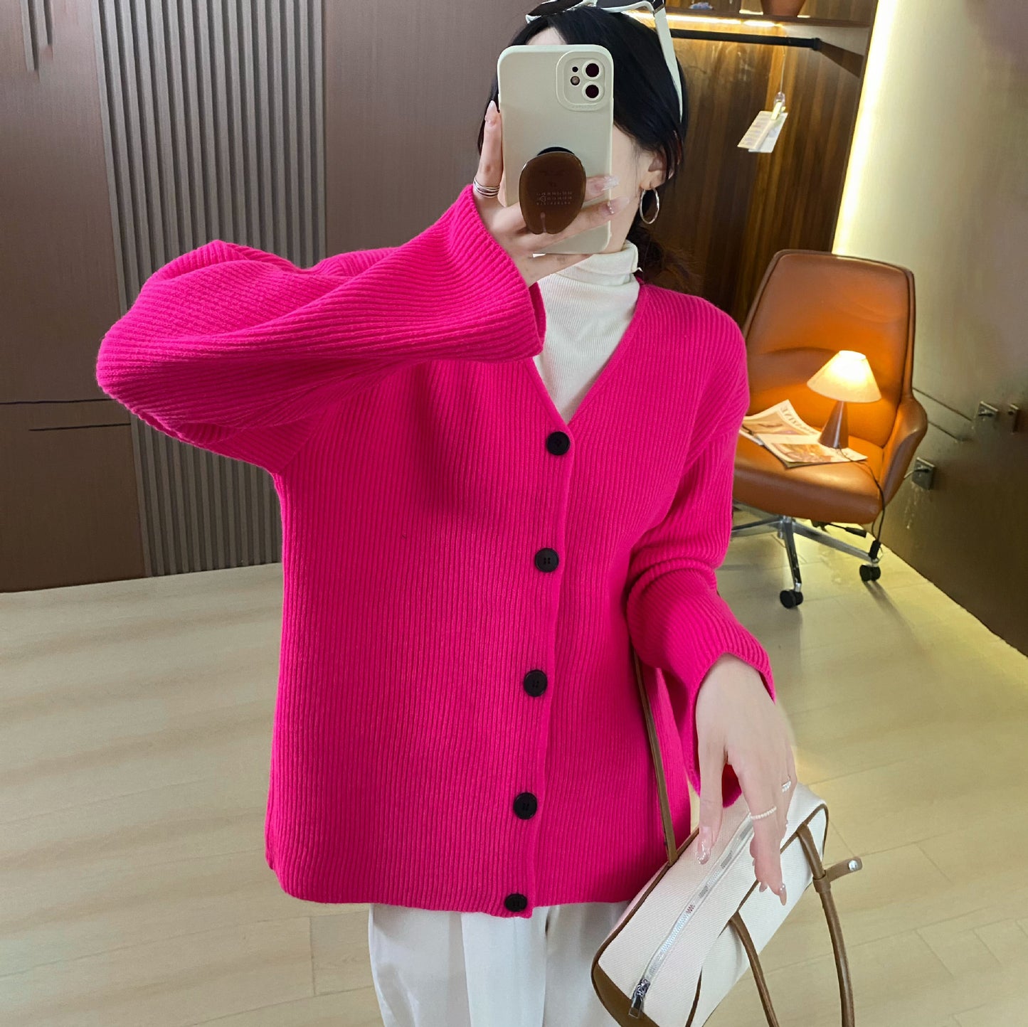 Dames gros tricot cardigan avec poches spacieuses et décolleté en V profond Chic und Stil