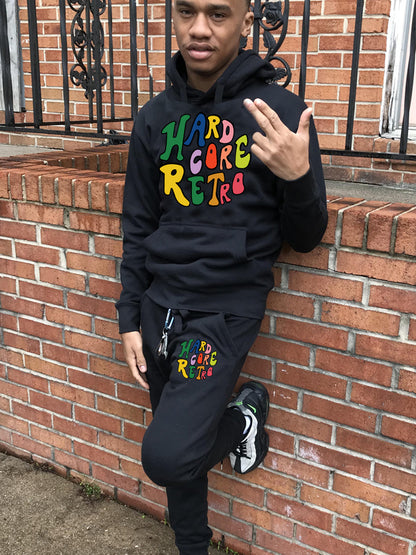 Women’s sporty hoodie and jogger pants set with an eye-catching retro design Chic und Stil