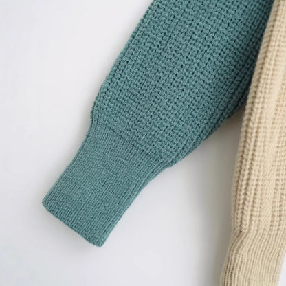 Thick knit pullover for women with V-neck and practical pockets Chic und Stil