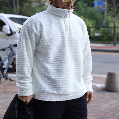 Soft fleece pullover for men with a clear zipper and a structured design Chic und Stil