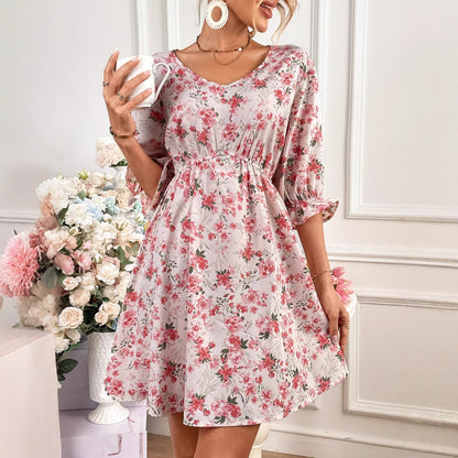 Robe d'été pour femmes avec design floral et taille élastique Chic und Stil