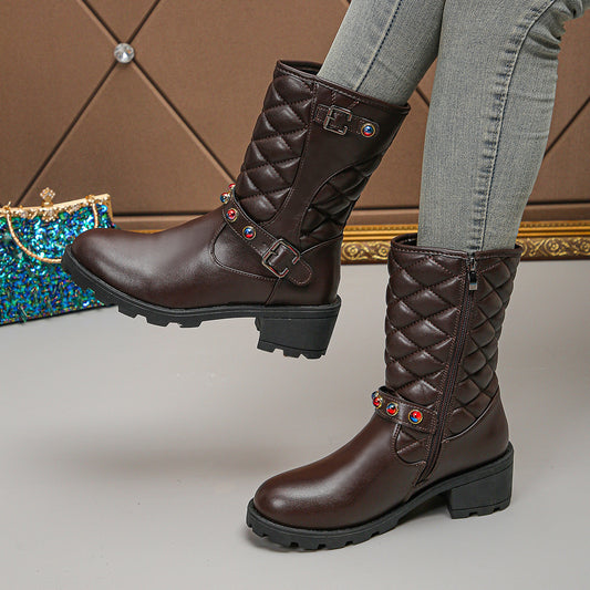 Bottes mode pour dames avec des détails décoratifs en bijou et un profil robuste Chic und Stil