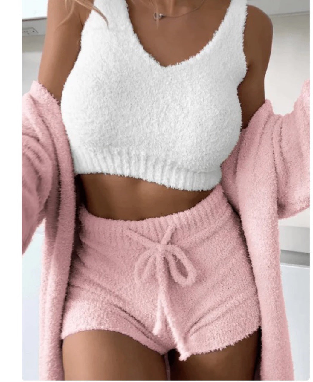Femmes ensemble lounge douillet avec crop top et shorts Chic und Stil