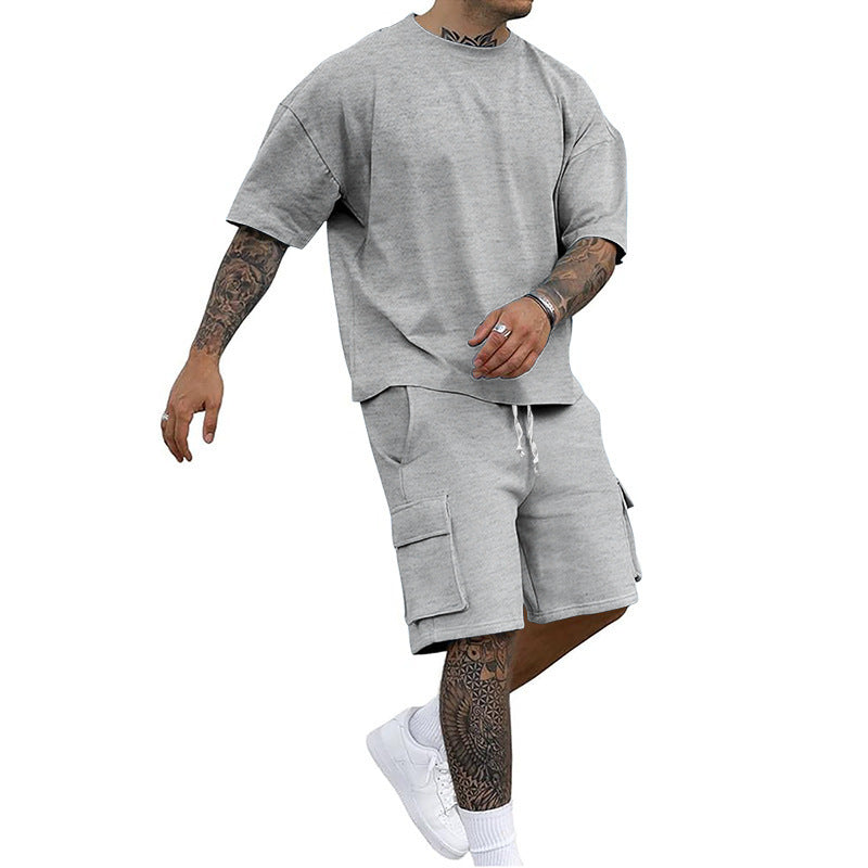 Ensemble de loisirs pour hommes avec t-shirt oversized et shorts cargos Chic und Stil