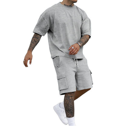 Ensemble de loisirs pour hommes avec t-shirt oversized et shorts cargos Chic und Stil