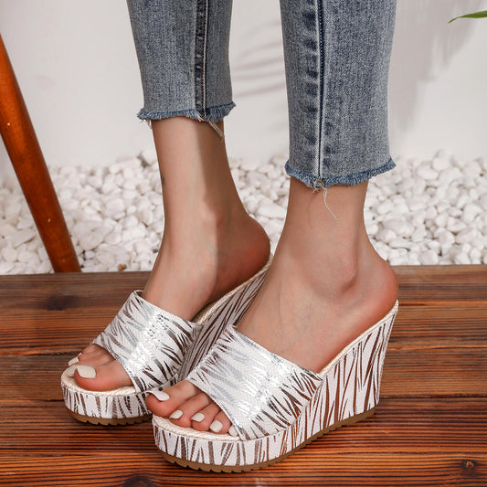 Wedge sandals for women with an elegant geometric pattern and a comfortable footbed Chic and Style