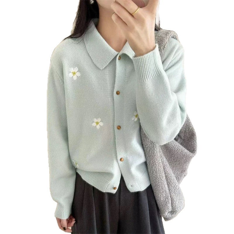 Dame cardigan avec des applications florales et un col classique Chic und Stil