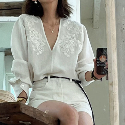 Blouse à col en V brodé Chic und Stil pour femmes