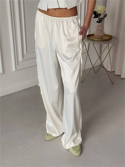 Elegant satin pants for women with wide leg Chic und Stil