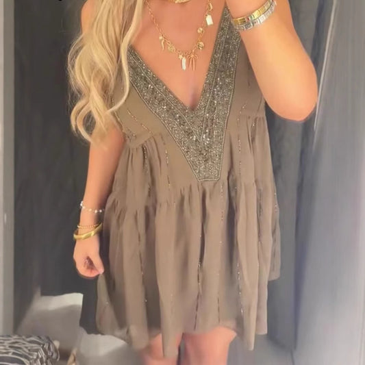 Robe d'été pour femmes avec un élégant décolleté en V et des détails de volants raffinés Chic und Stil
