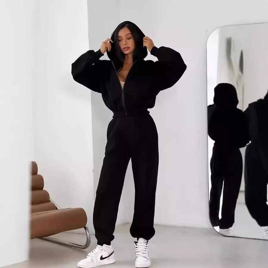 Women sporty crop top and comfortable jogger pants Chic and Style