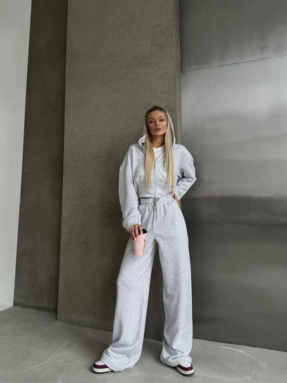 Dames Sweatpants avec hoodie court et coupe ample Chic und Stil