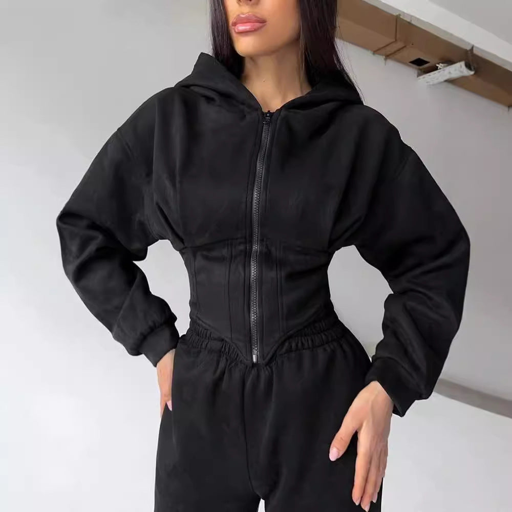 Combinaison urbaine à capuche pour femmes avec des détails fonctionnels Chic und Stil