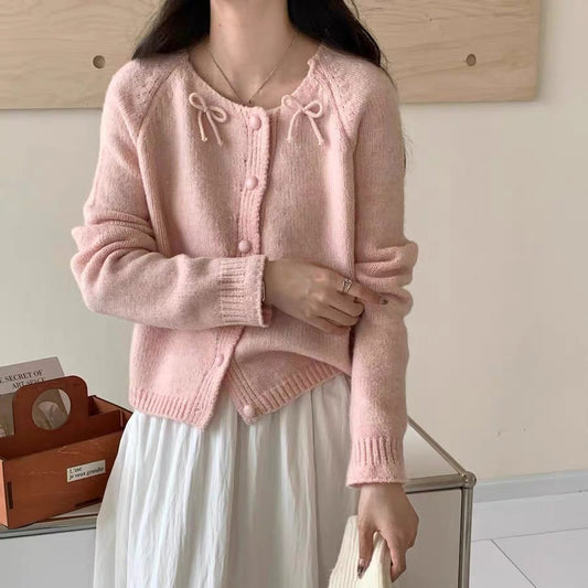 Dames Pull-over douillet avec des nœuds décoratifs et de grands boutons Chic und Stil